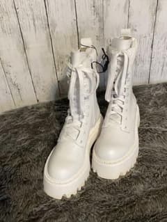 ZARA新品　人気完売品　ブーツ　ホワイト　38のサムネイル