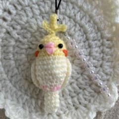 【あみぐるみ】 オカメインコのキーホルダーストラップ オカメインコ あみぐるみ ビーズ ストラップ キーホルダー - メルカリ