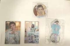 板倉可奈 すきくじアクリルスタンド 缶バッジ フォトカード セットのサムネイル