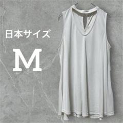 ✨️匿名配送✨️ノースリーブトップス【Ｍ】バックボタン Vネック 白 タンクトップ