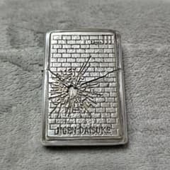 ·ルパン三世のレンガ壁と弾痕をモチ-フにした。オイルライタ-２００４年製造です。のサムネイル