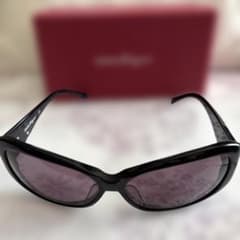 Salvatore Ferragamo ブラックサングラスのサムネイル