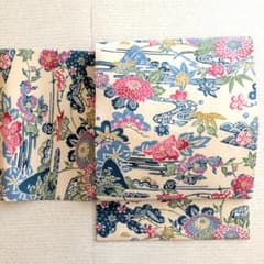 全通染め開き名古屋帯 地模様も美しい白地に梅、菊 楓 蝶文様　逸品 名古屋帯 九寸 開き 正絹 型絵染 山 楓 松葉 菊 梅 笹 全通柄sh0765