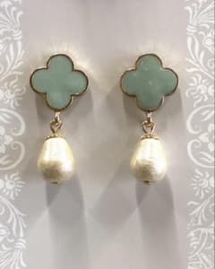 クローバーとコットンパールの ピアス