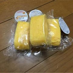 Liriri◀︎lプロフ必読様専用 スクイーズ たまご焼き ２つ(*´꒳`*)のサムネイル