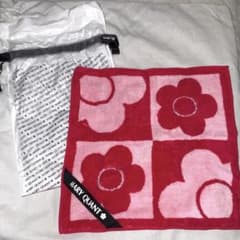 MARY QUANT デイジー柄 タオルハンカチ ピンクレッド プレゼント袋付きのサムネイル