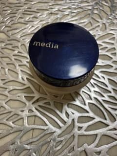 media ファンデーションのサムネイル