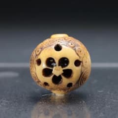 緒締め玉　花透かし　鹿角　骨董　胴乱　印籠　R1445 緒締め玉 花透かし 鹿角 骨董 胴乱 印籠 R1445