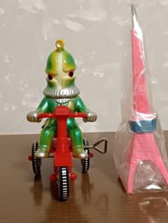 M1号　ケムール人　ゼンマイ三輪車　東京タワーセット M1号 ケムール人 ゼンマイ三輪車 東京タワーセット - メルカリ