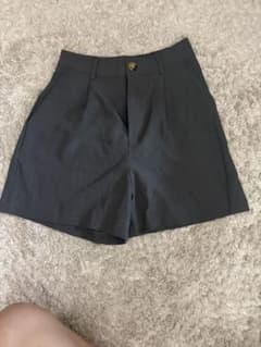 ダークグレー ショートパンツのサムネイル