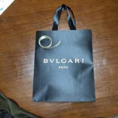 BVLGARIのショップ袋とリボンのサムネイル