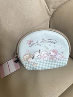 新品未使用　Sanrio characters ポーチのサムネイル