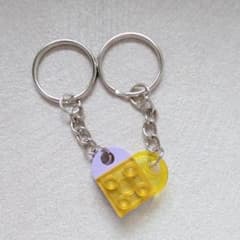 【薄紫×クリア黄色】レゴ風ブロックハートキーホルダー♡イニシャル無verのサムネイル