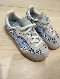 adidas 花柄 キッズスニーカーのサムネイル