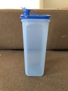 タッパーウェアSライン　２L　おまけ(ストレーナー)付きのサムネイル