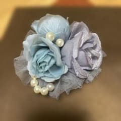 ブルー系 ハンドメイド コサージュ 花モチーフ パール装飾のサムネイル
