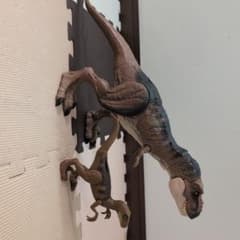 マテルジェラシックワールド　ティラノサウルス　ヴェロキラプトルのサムネイル