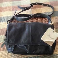 革  黒バックのサムネイル