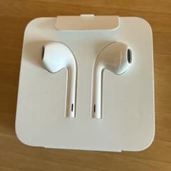 ホワイト 有線イヤホン ケース付き　Apple純正のサムネイル