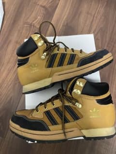 adidas ハイカットスニーカー ブラウンのサムネイル