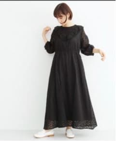 新品　花柄カットワークレース　ワンピースのサムネイル