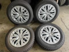 トヨタ 現行アクア用　185/65Ｒ15　イボ山　スタッドレスセット トヨタ 現行アクア用 185/65R15 イボ山 スタッドレスセット - メルカリ