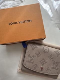 LOUIS VUITTON 二つ折り財布　グレージュのサムネイル