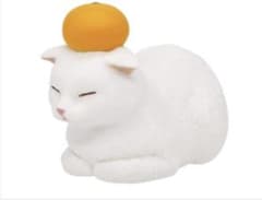 ねこ ガチャガチャ みかんを乗せておもちに変身？ もちにまるのサムネイル