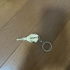 nismo キーホルダー ゴールドのサムネイル