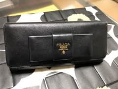 プラダ 財布 人気のブラック 正規品 値段交渉可のサムネイル