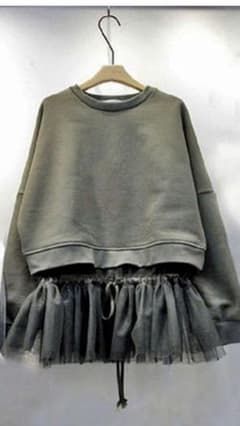 Mei様専用フリルカットソー　スウェットのサムネイル