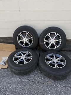 ハイエース　5000K走行　タイヤ&ホイール　ナット付　‼️期間限定‼️ バリ山‼️ ハイエース 5000K走行 タイヤ&ホイール ナット付 ‼️期間限定‼️ バリ