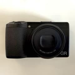 【難】RICOH GR IIIx フォーカス不良／バッテリー2個・純正ケース付 難】RICOH GR IIIx フォーカス不良／バッテリー2個・純正ケース付