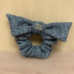 MIU MIU シュブロン柄 ウールシュシュ リボン グレー 箱、札付 - メルカリ