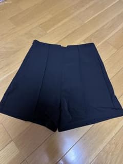 黒のハーフパンツのサムネイル
