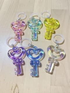 ハートの鍵 うるちゅる　めじるしアクセサリー6色セットのサムネイル