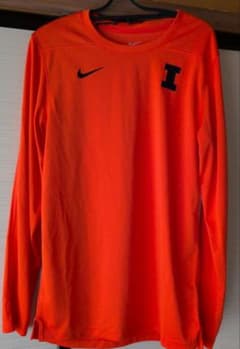 Nike Dri-FIT オレンジシャツ Mサイズ（アメリカサイズs）のサムネイル