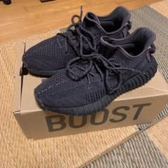 アディダス イージーブースト350 V2 ブラックのサムネイル