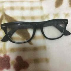 伊達メガネのサムネイル