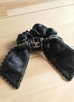 CHANEL レザー シュシュロゴ チェーン ブラック - メルカリ