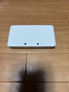 ニンテンドー3DS 本体＋ゲームソフト3本、充電器付きのサムネイル