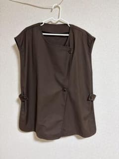 【apres jour clair】ブラウン ノースリーブ ベルト付きジレのサムネイル
