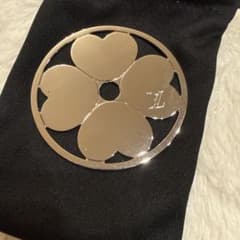Louis Vuitton モノグラム フラワー チャームのサムネイル