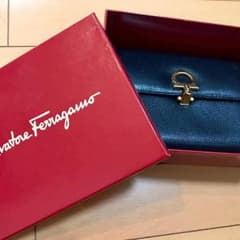 Salvatore Ferragamoのポーチのサムネイル