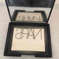 NARS ライトリフレクティングセッティングパウダープレストのサムネイル