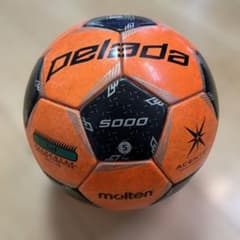 molten サッカーボール pelada 5000 5号球 芝用 - メルカリ