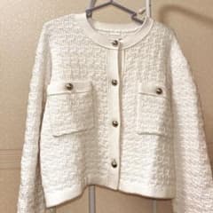 長袖ニットジャケット ホワイト 金ボタン Lサイズ 高級感上品のサムネイル