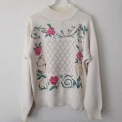 【むんさま専用】古着の花柄セーターのサムネイル