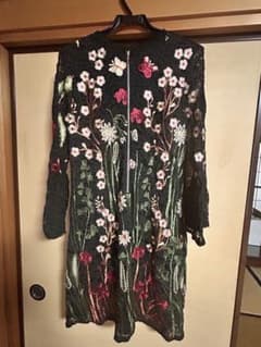 黒の花柄刺繍長袖ロングワンピースのサムネイル