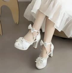 ホワイトリボン付きハイヒール 未使用（新品）のサムネイル